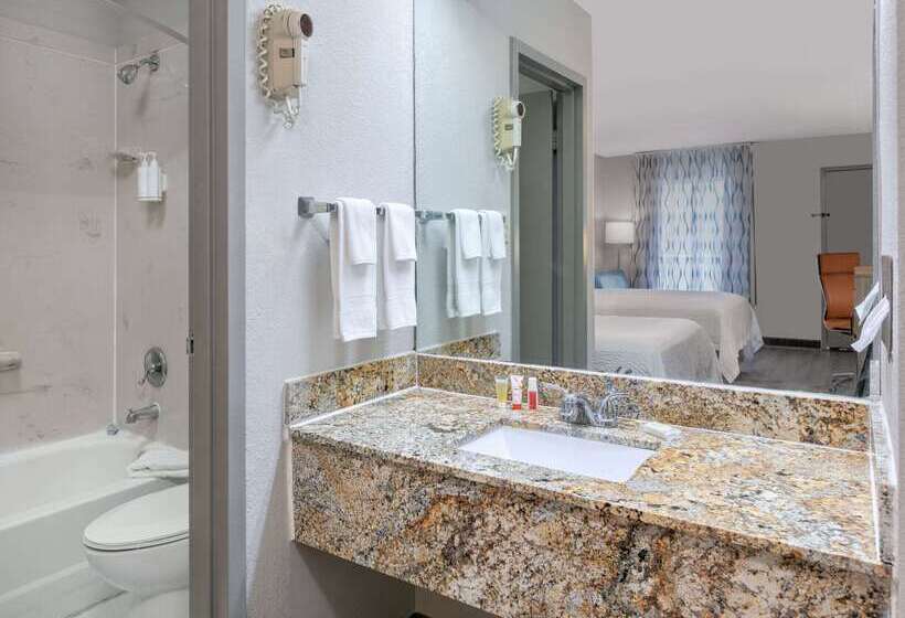 هتل Days Inn By Wyndham Greenville Ms