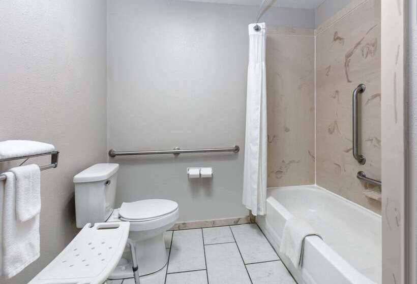 هتل Days Inn By Wyndham Greenville Ms