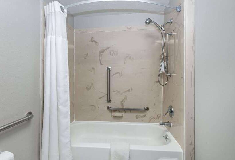 هتل Days Inn By Wyndham Greenville Ms