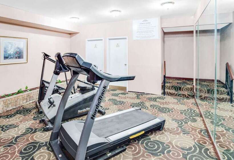 هتل Days Inn By Wyndham Greenville Ms