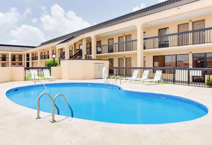 هتل Days Inn By Wyndham Greenville Ms