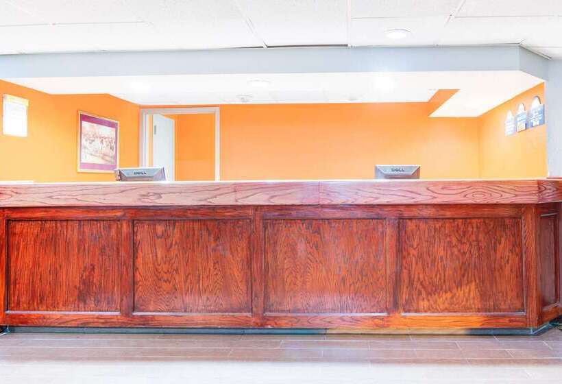 هتل Days Inn By Wyndham Greenville Ms