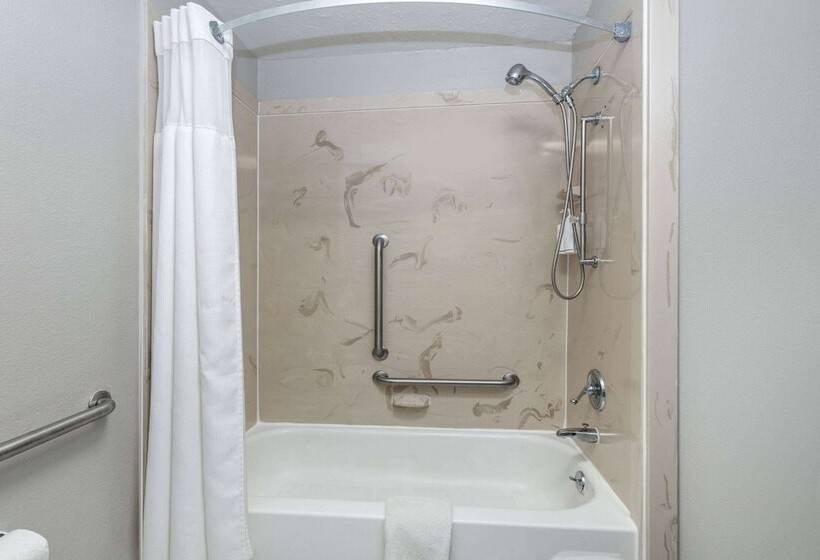 هتل Days Inn By Wyndham Greenville Ms