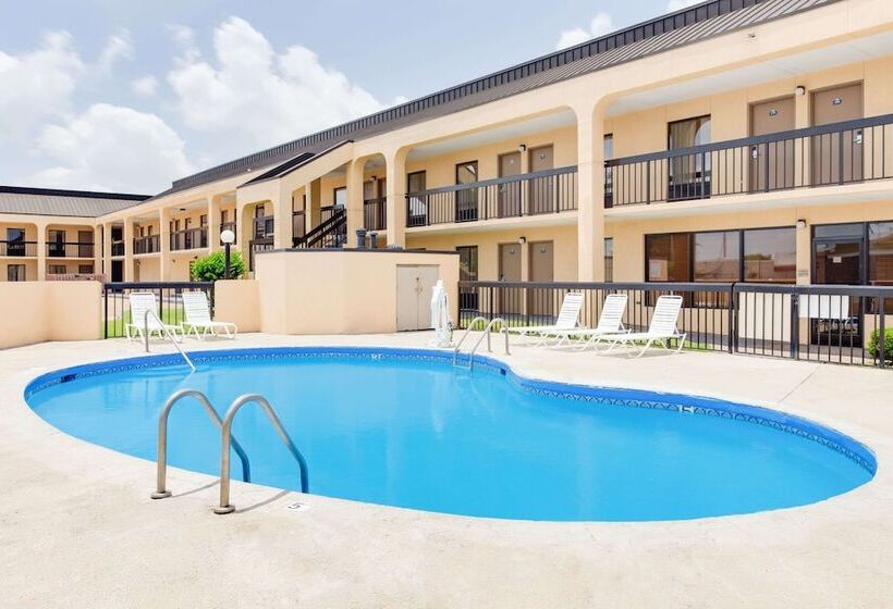 هتل Days Inn By Wyndham Greenville Ms