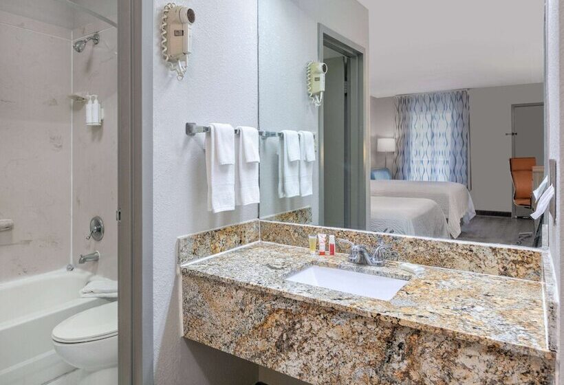 هتل Days Inn By Wyndham Greenville Ms