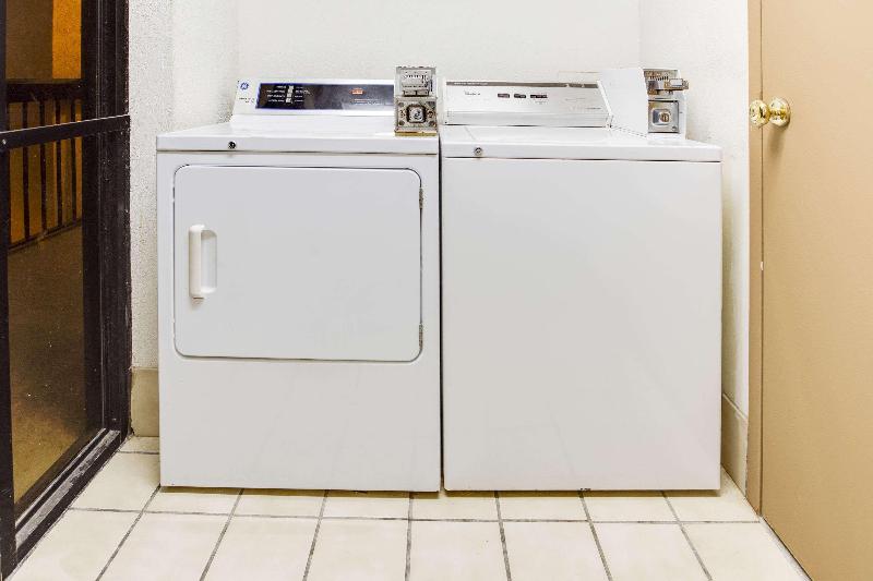 هتل Days Inn By Wyndham Greenville Ms