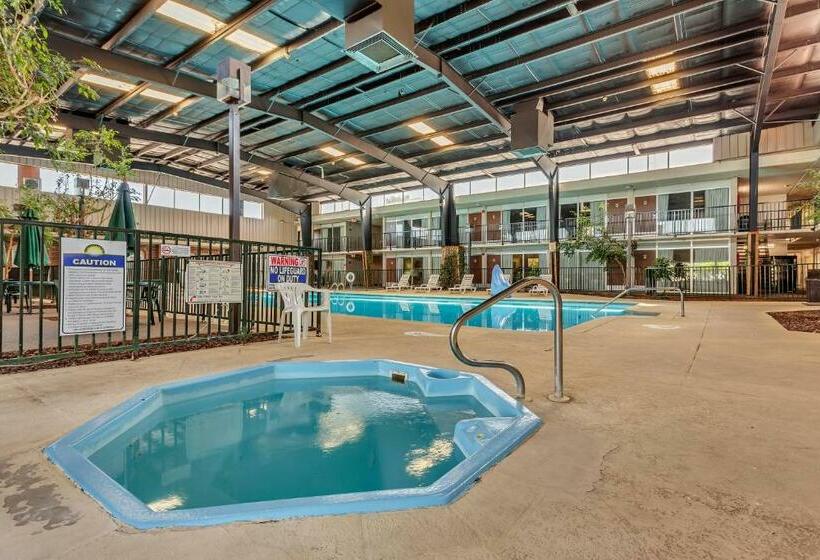 בית מלון כפרי Days Inn By Wyndham Ogden