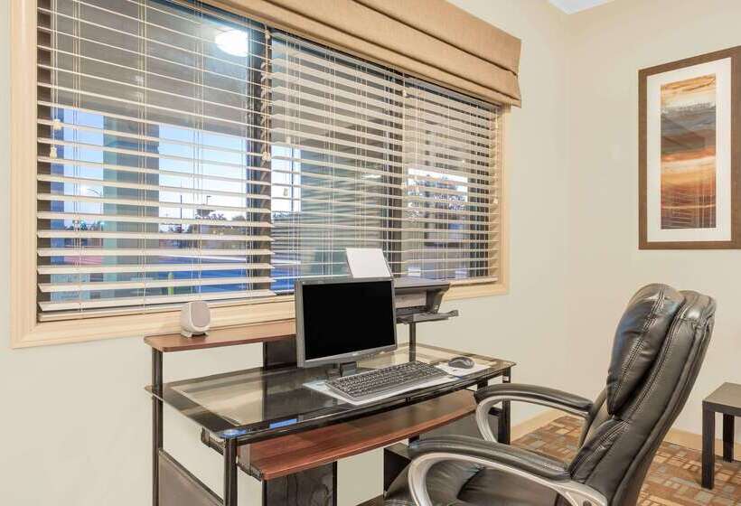 هتل Days Inn By Wyndham Roswell