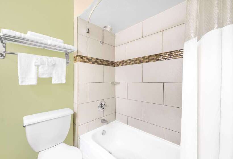 هتل Days Inn By Wyndham Roswell