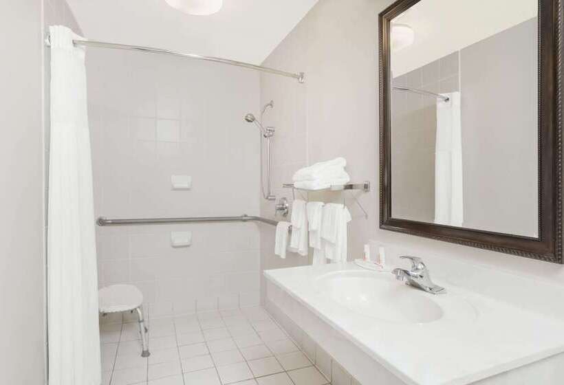 בית מלון כפרי Days Inn By Wyndham Seguin Tx