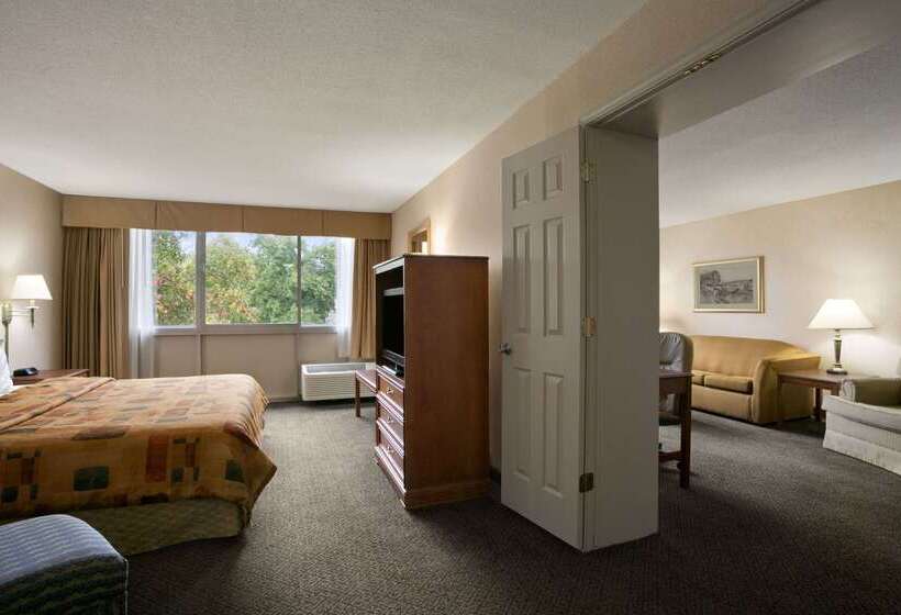 호텔 Days Inn By Wyndham Sidney Oh