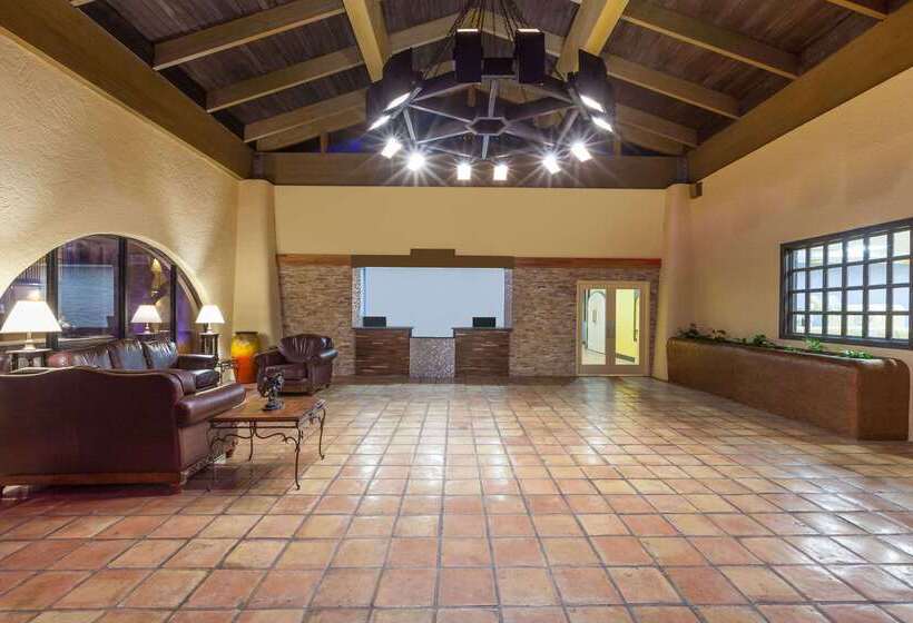 בית מלון כפרי Days Inn By Wyndham Uvalde