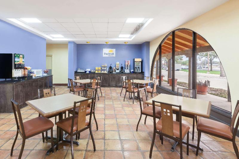 בית מלון כפרי Days Inn By Wyndham Uvalde