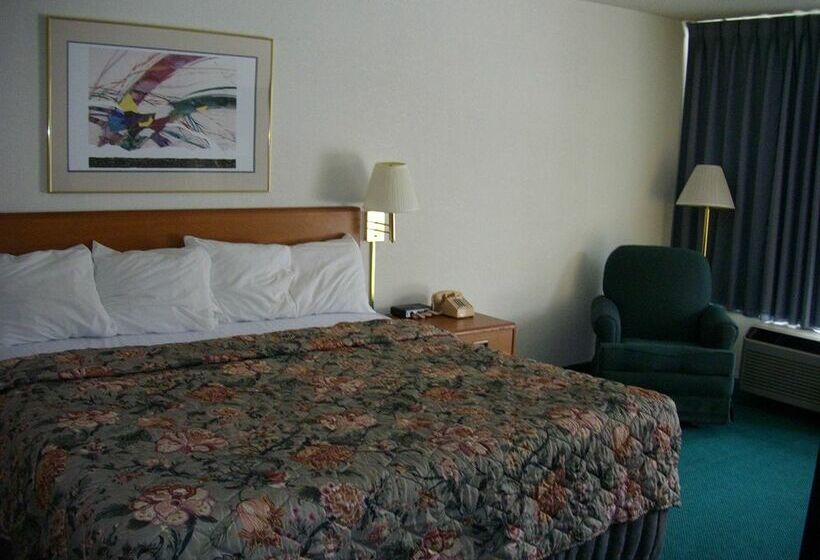 Отель Macomb Inn