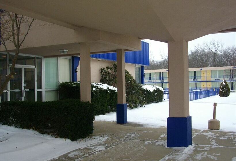 Отель Macomb Inn