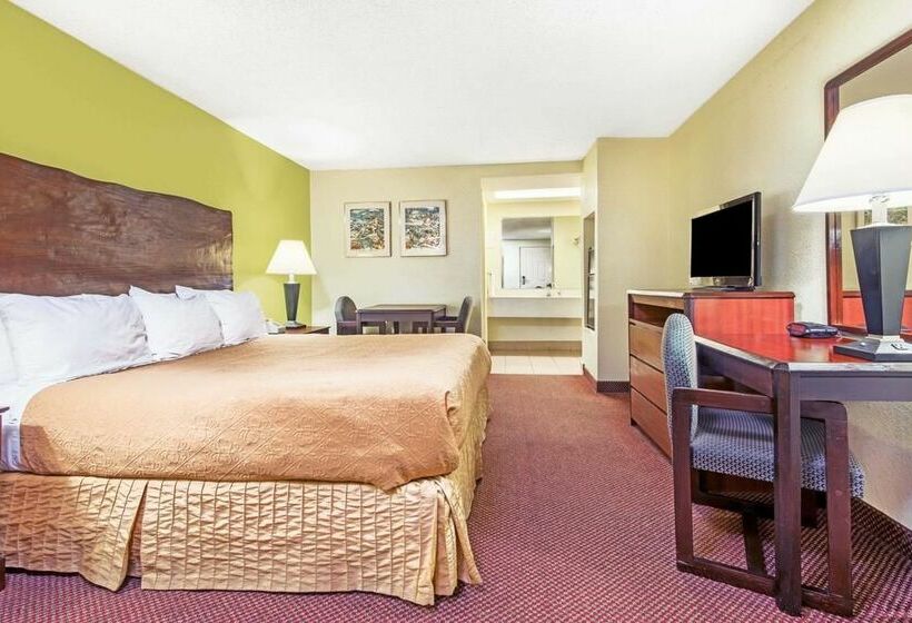 Отель Days Inn By Wyndham Opelika