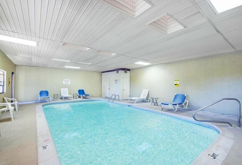 Отель Days Inn By Wyndham Opelika