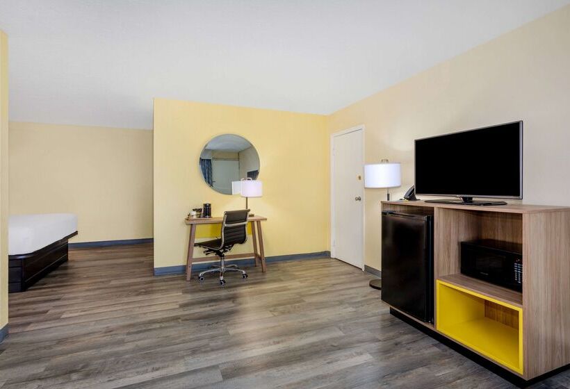 فندق Days Inn & Suites By Wyndham Clovis