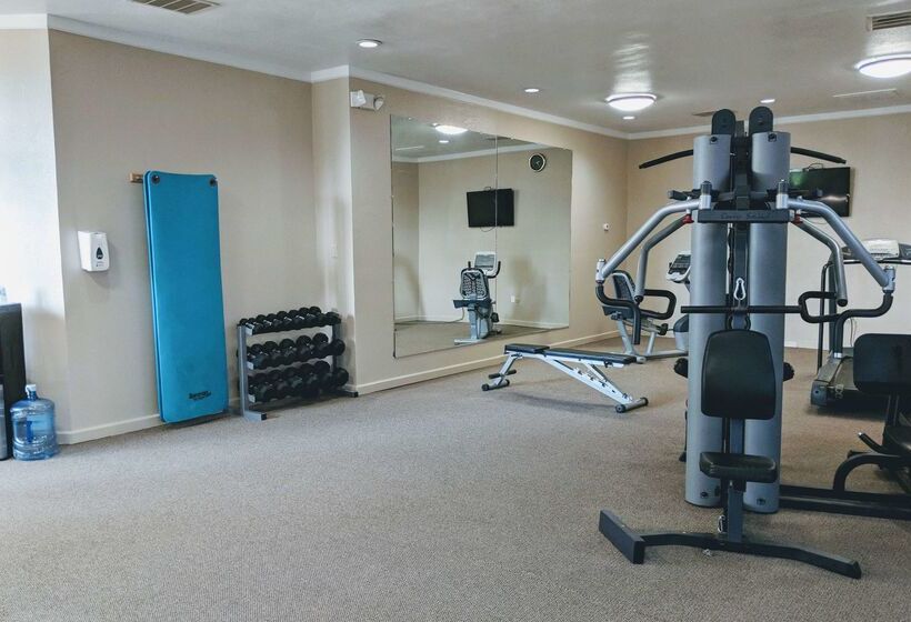 فندق Days Inn & Suites By Wyndham Clovis