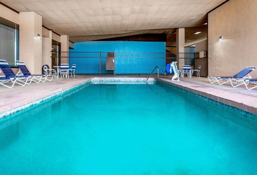 هتل Days Inn & Suites By Wyndham Clovis