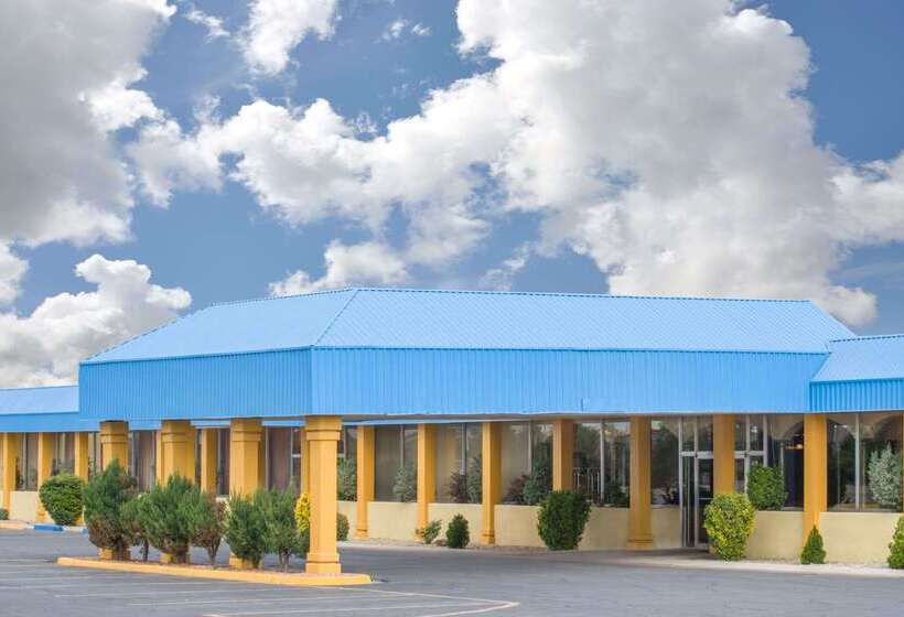 هتل Days Inn & Suites By Wyndham Clovis