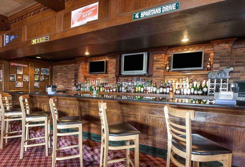 호텔 Days Inn & Suites By Wyndham Roseville/detroit Area