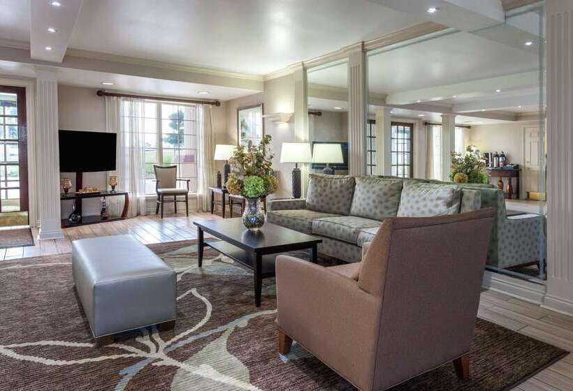 호텔 Days Inn & Suites By Wyndham Roseville/detroit Area