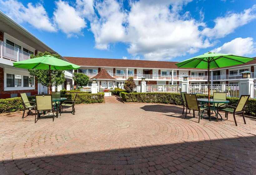 호텔 Days Inn & Suites By Wyndham Roseville/detroit Area