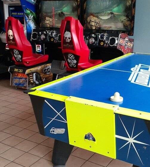 فندق Daytona Beach Hawaiian Inn