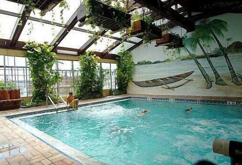 فندق Daytona Beach Hawaiian Inn