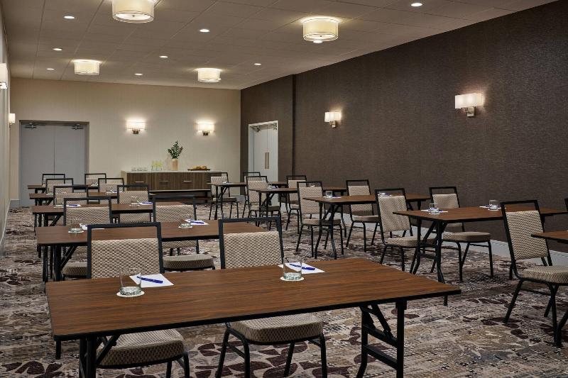 Delta Hotels By Marriott Chicago Willowbrook