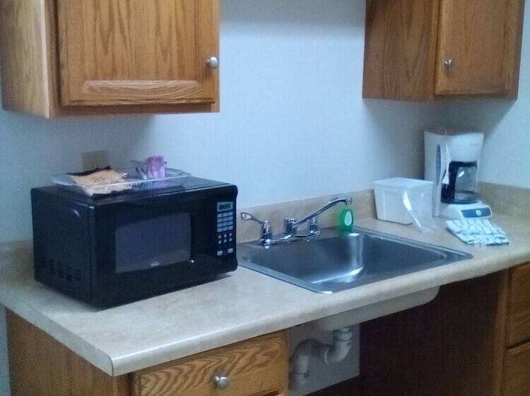 فندق Dockside Inn & Resort