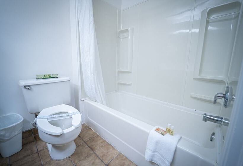 فندق Dockside Inn & Resort