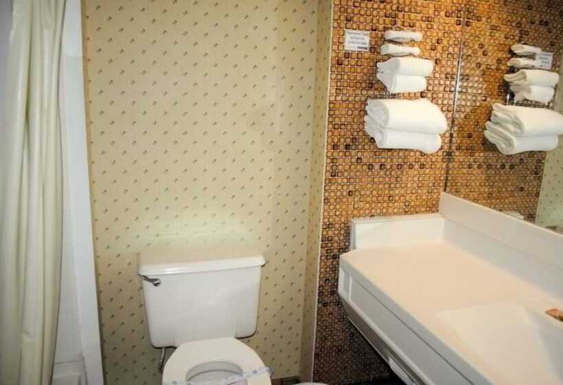 فندق Dockside Inn & Resort