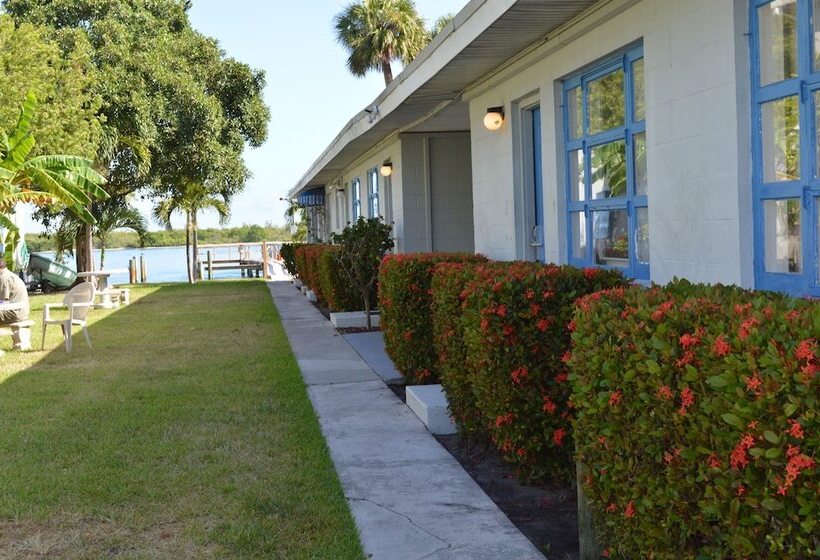 فندق Dockside Inn & Resort