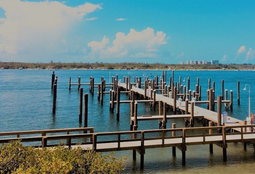 فندق Dockside Inn & Resort