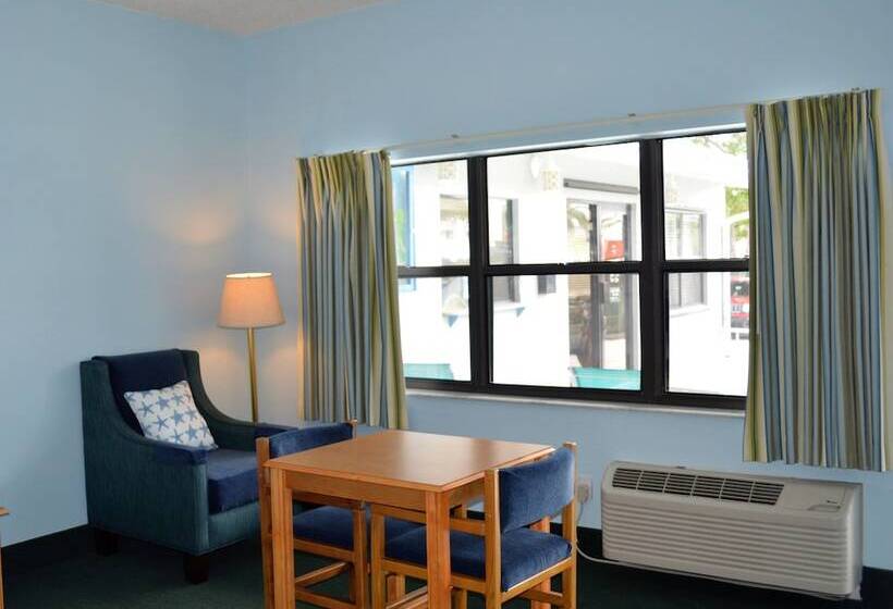 فندق Dockside Inn & Resort