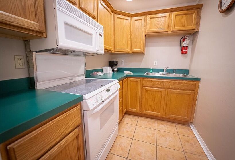 فندق Dockside Inn & Resort