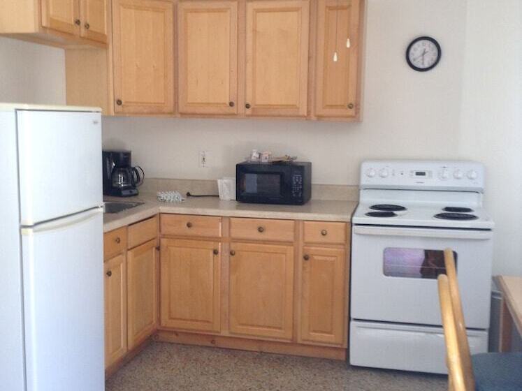 فندق Dockside Inn & Resort