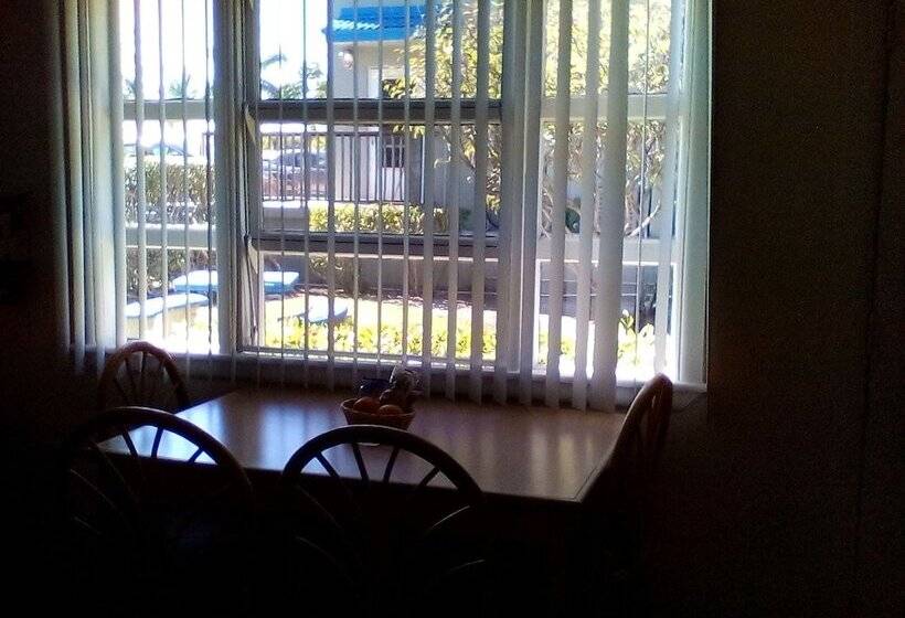 فندق Dockside Inn & Resort