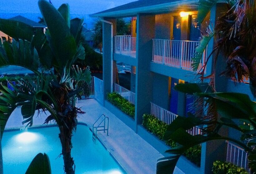 فندق Dockside Inn & Resort