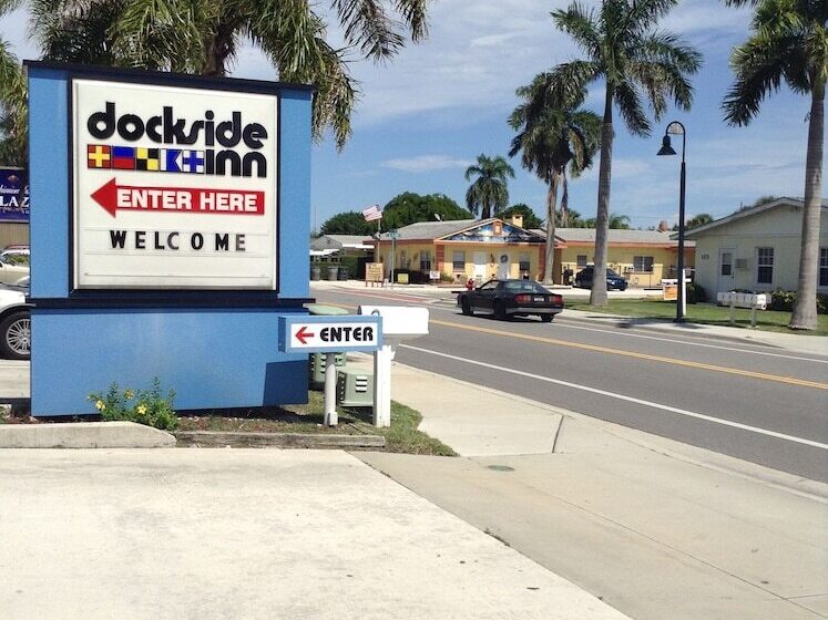 فندق Dockside Inn & Resort