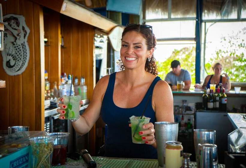 فندق Dockside Inn & Resort