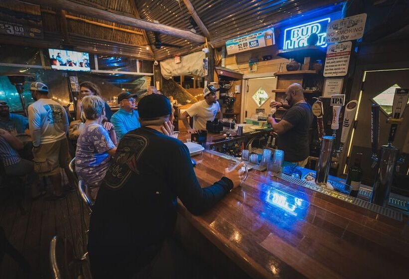 فندق Dockside Inn & Resort