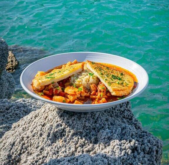 فندق Dockside Inn & Resort