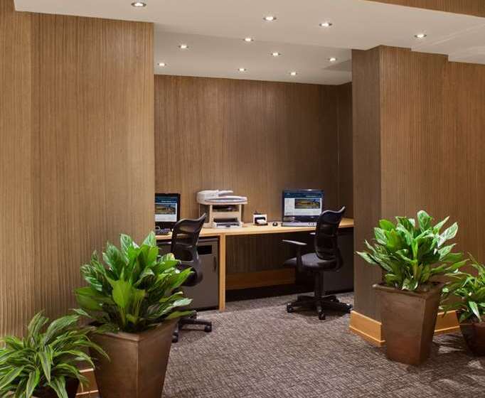 هتل Doubletree By Hilton Akron Fairlawn