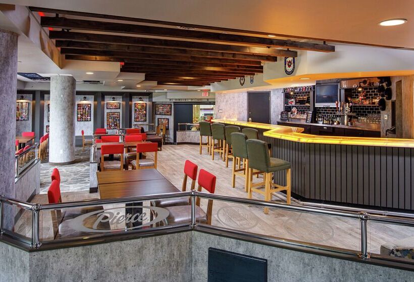 هتل Doubletree By Hilton Appleton