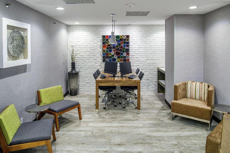 هتل Doubletree By Hilton Appleton