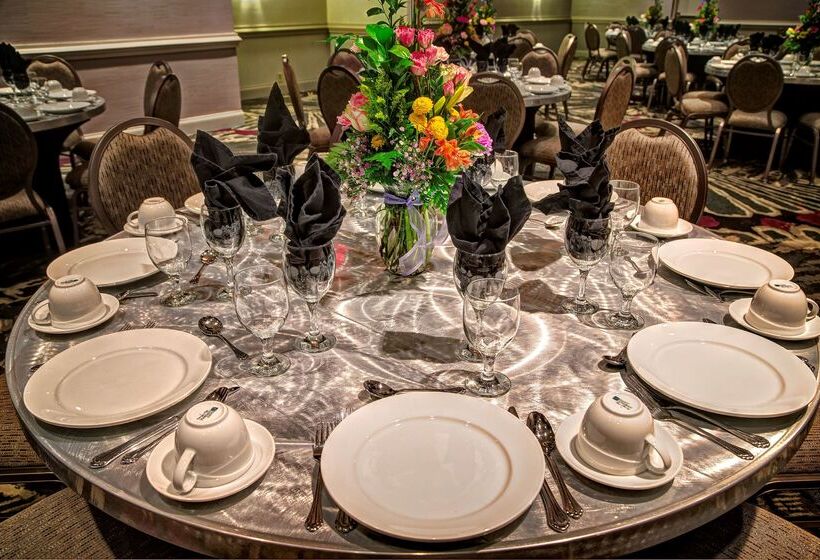 Doubletree By Hilton Hotel Decatur Riverfront