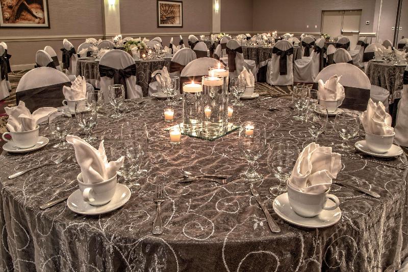 Doubletree By Hilton Hotel Decatur Riverfront